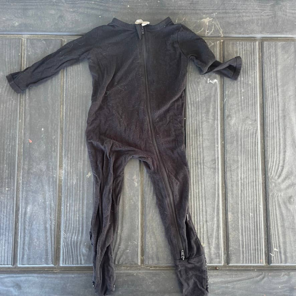 Kyte Baby Black Zippered Footie 6-12m